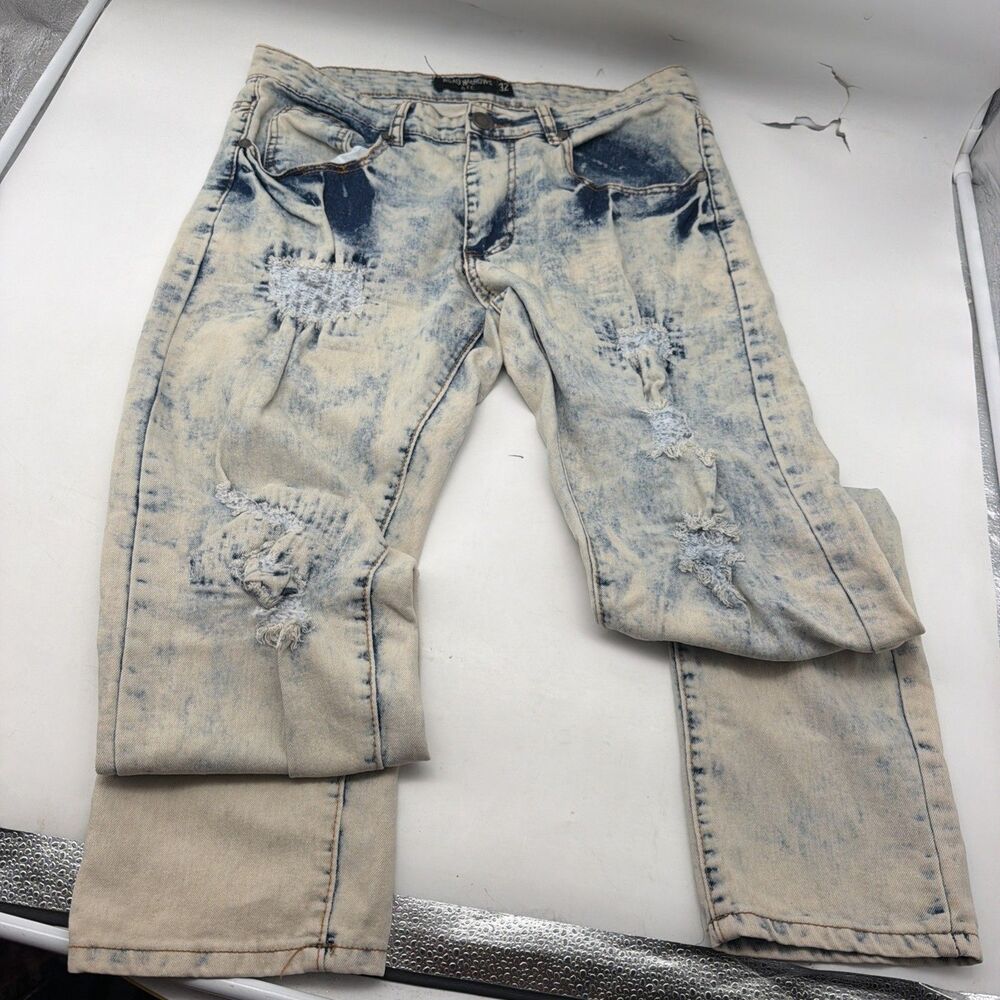 Road Narrows Distressed Jeans Size 32 light wash